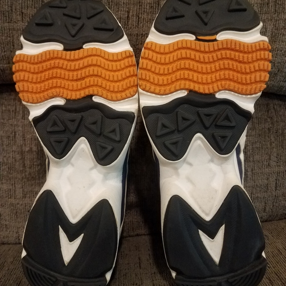 PRICE⬇️ADIDAS VINDICATORS 7.5 - Picture 9 of 14